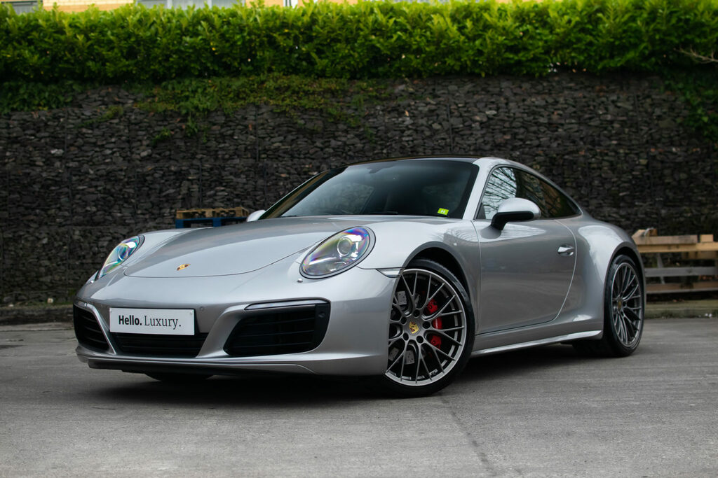 Porsche 911 Porsche 911 Carrera 4 Gts S-a Black #40
