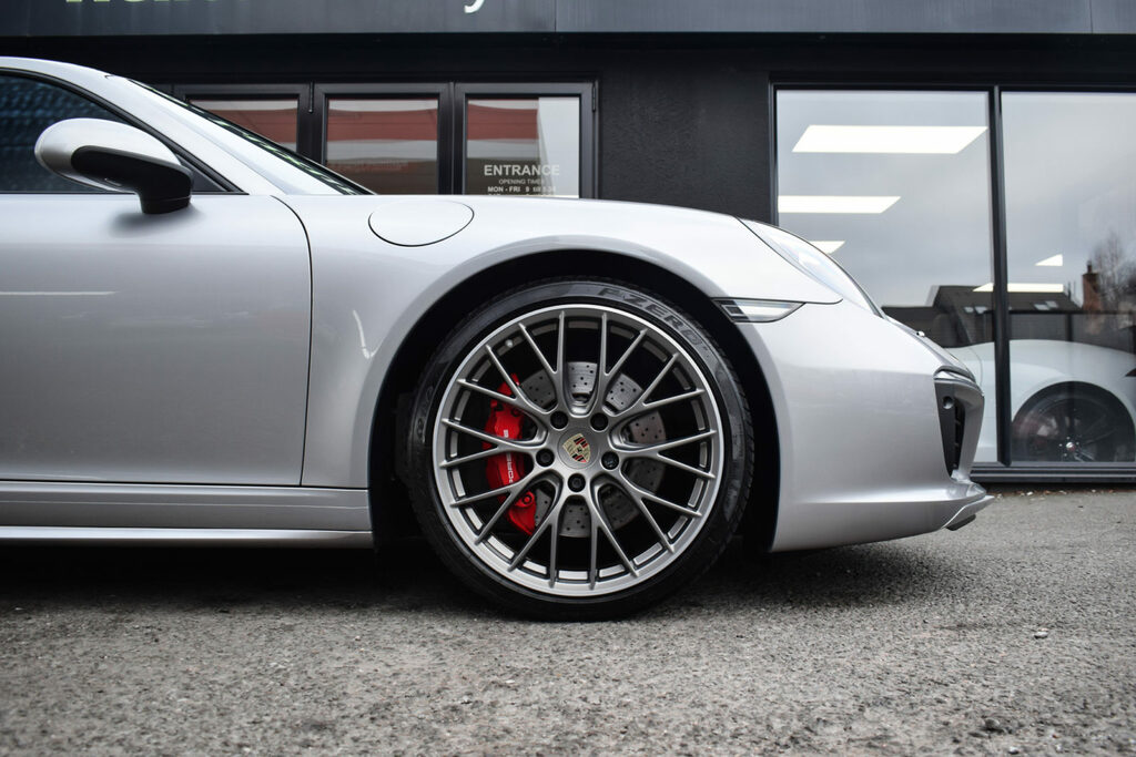 Porsche 911 Porsche 911 Carrera 4 Gts S-a Black #14