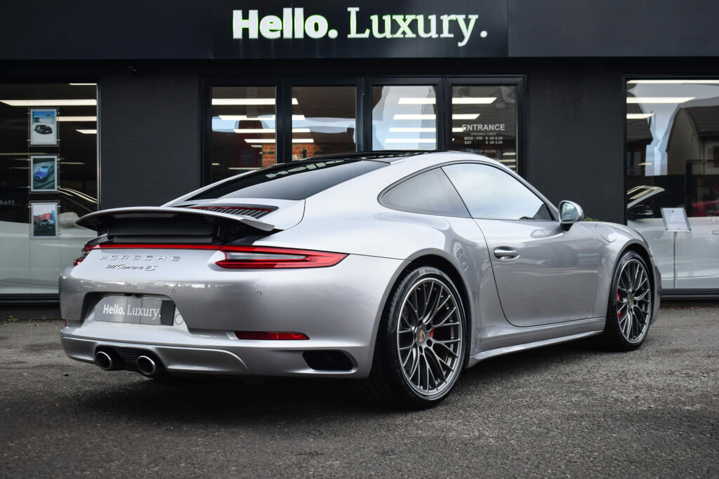 Porsche 911 Porsche 911 Carrera 4 Gts S-a Black #12
