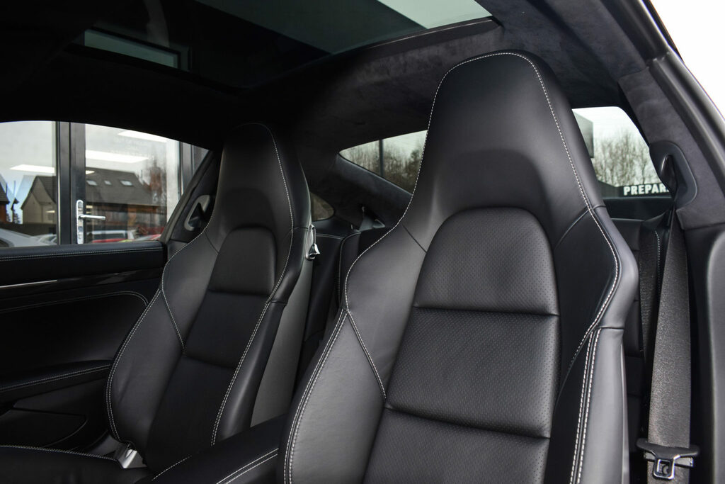 Porsche 911 Porsche 911 Carrera 4 Gts S-a Black #17