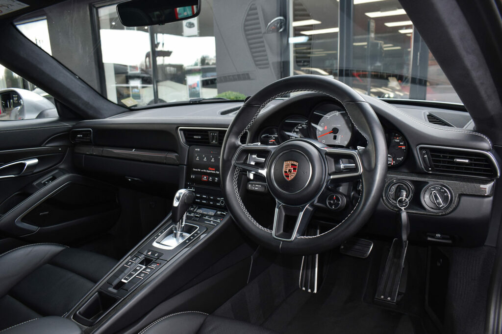 Porsche 911 Porsche 911 Carrera 4 Gts S-a Black #15