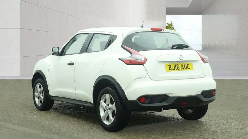 Nissan Juke Home Car Detail White #3