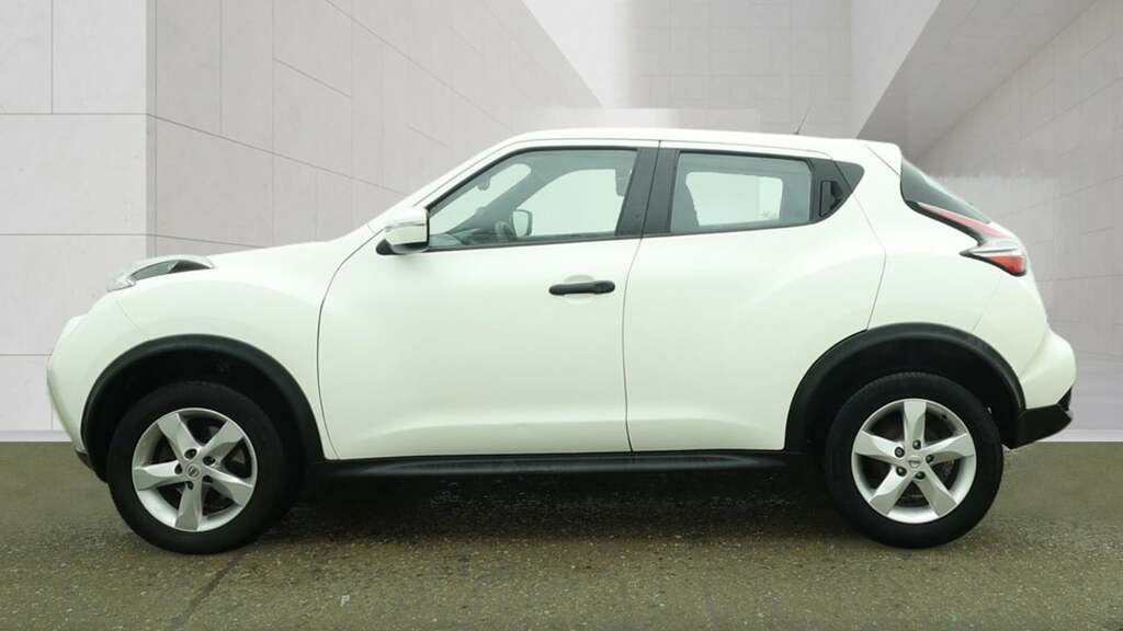 Nissan Juke Home Car Detail White #6