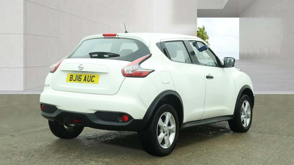 Nissan Juke Home Car Detail White #4