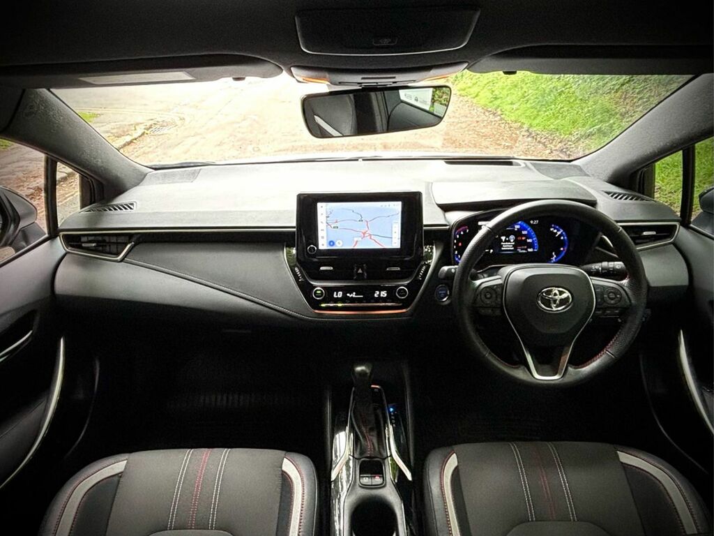 Toyota Corolla 1.8 Vvt-i Hybrid Gr Sport Cvt AV72UEY White #2