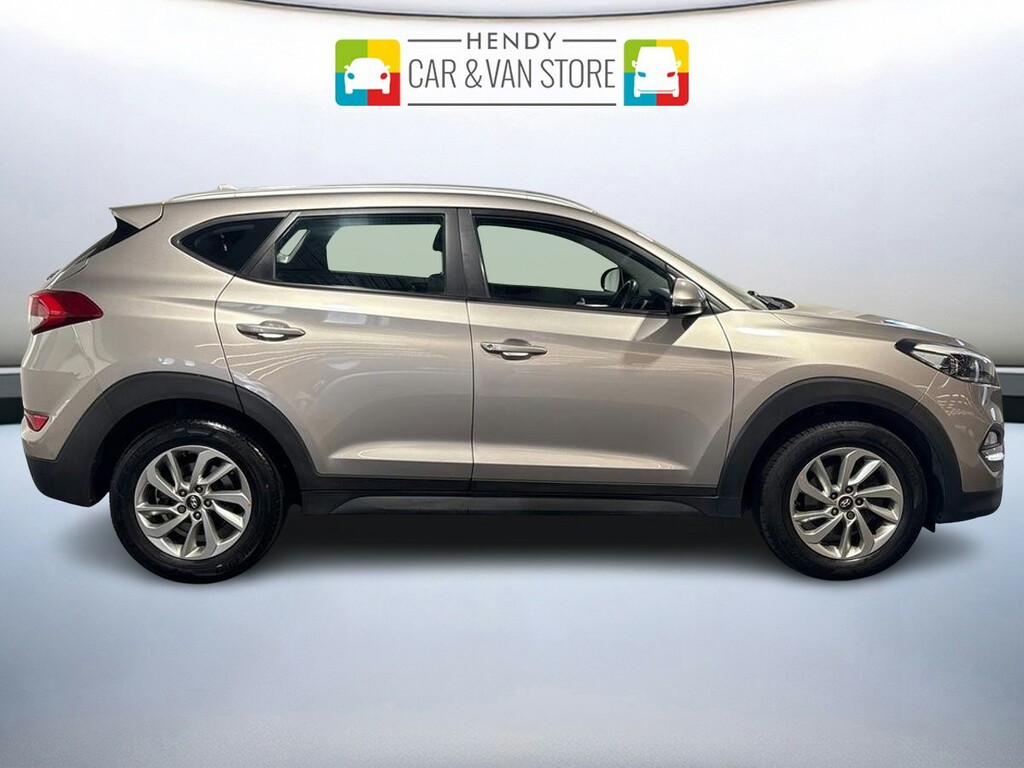 Hyundai Tucson 1.7 Crdi Blue Drive Se Nav 2Wd YY65VDP Beige #2
