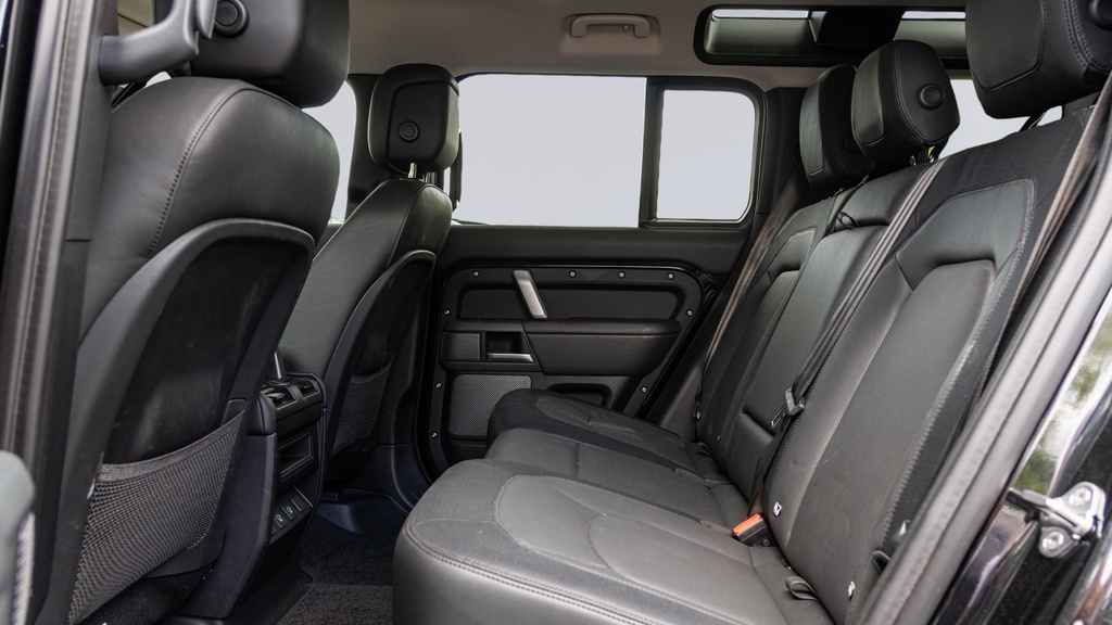 Land Rover Defender 110 3.0 D300 X-dynamic Hse 110 FJ24YLD Black #4