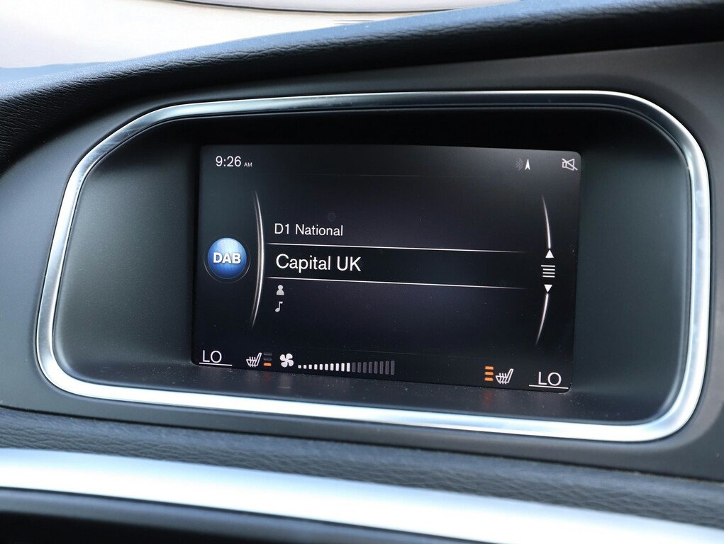 Volvo V40 T2 122 Momentum Nav Plus Geartronic KP19VZL Blue #5