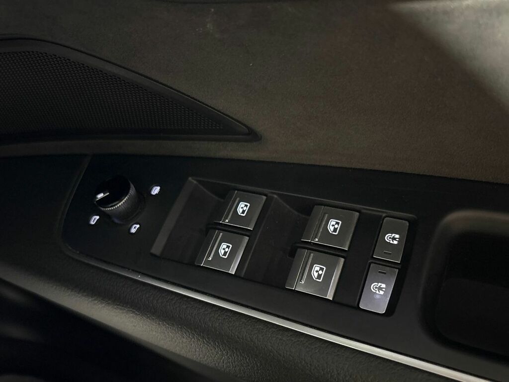 Audi A8 Saloon #41