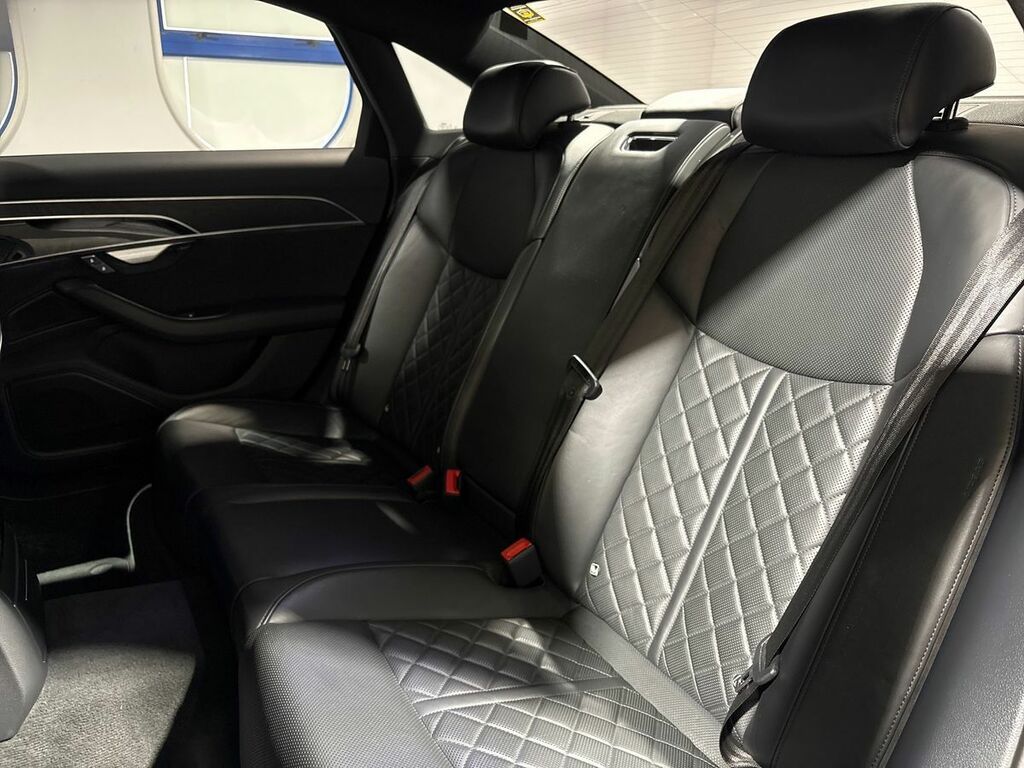 Audi A8 Saloon #30