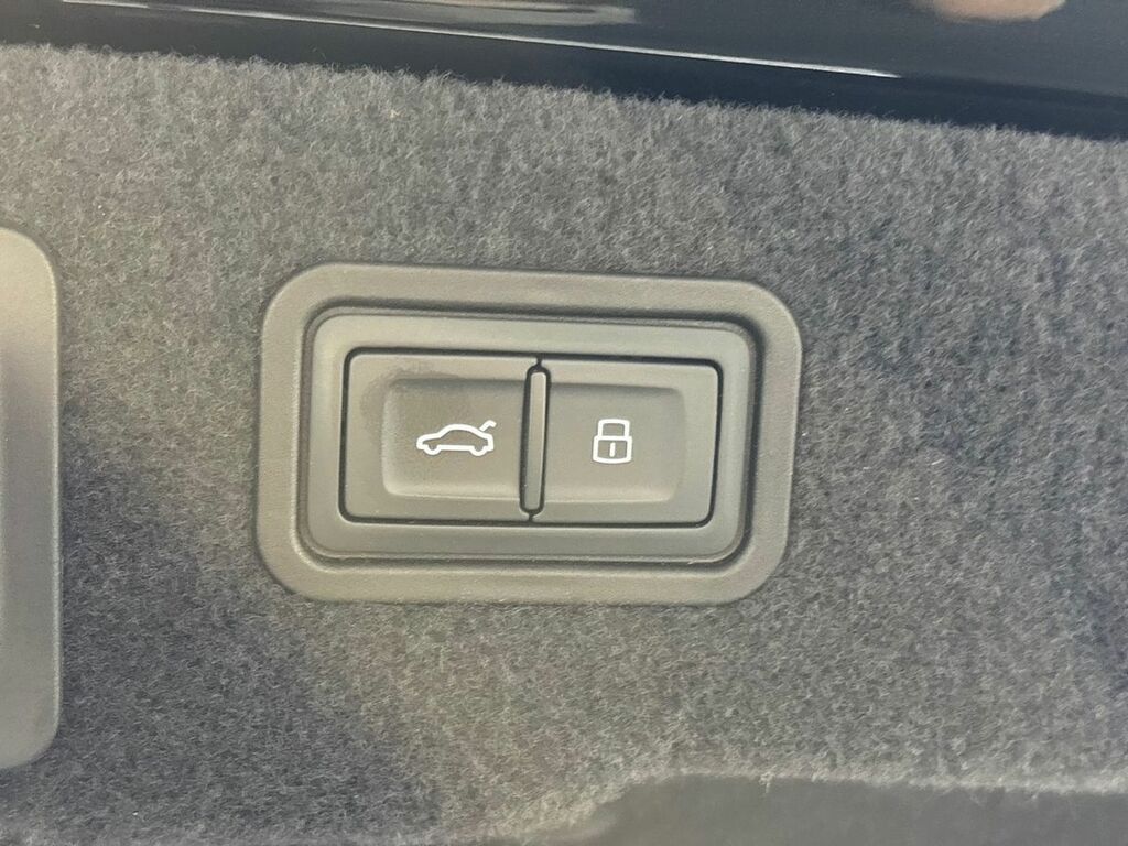 Audi A8 Saloon #21