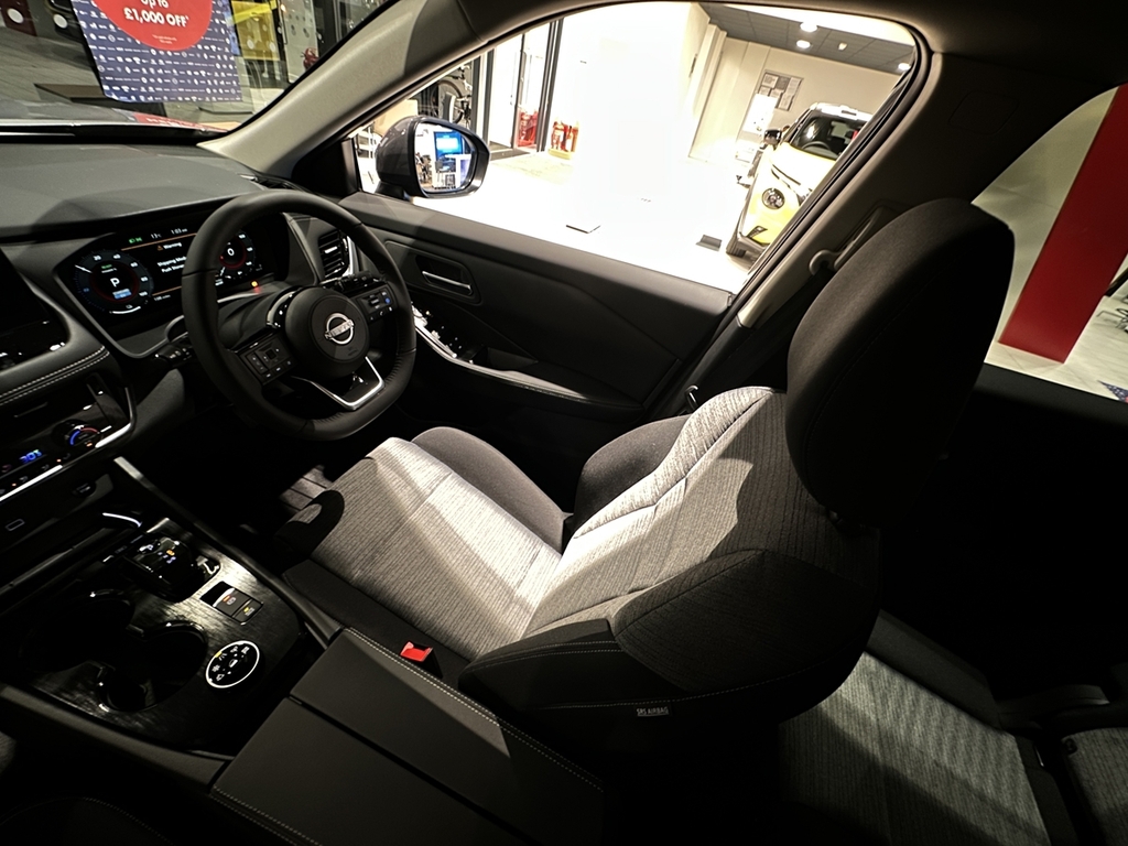 Nissan X-Trail Tekna Black #29