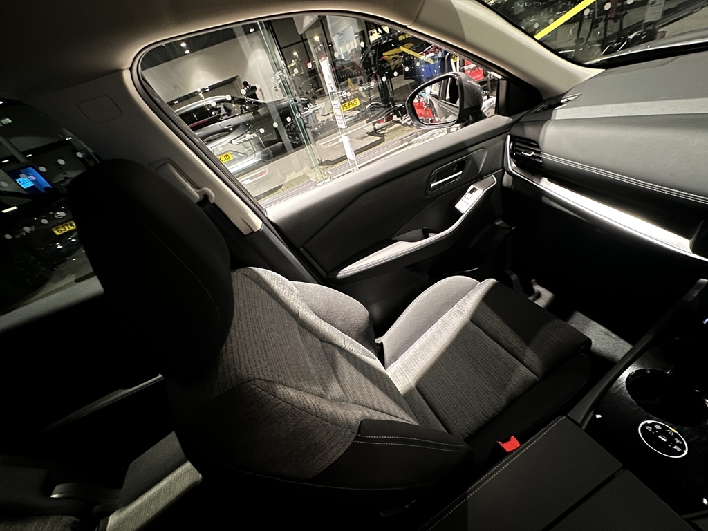 Nissan X-Trail Tekna Black #30