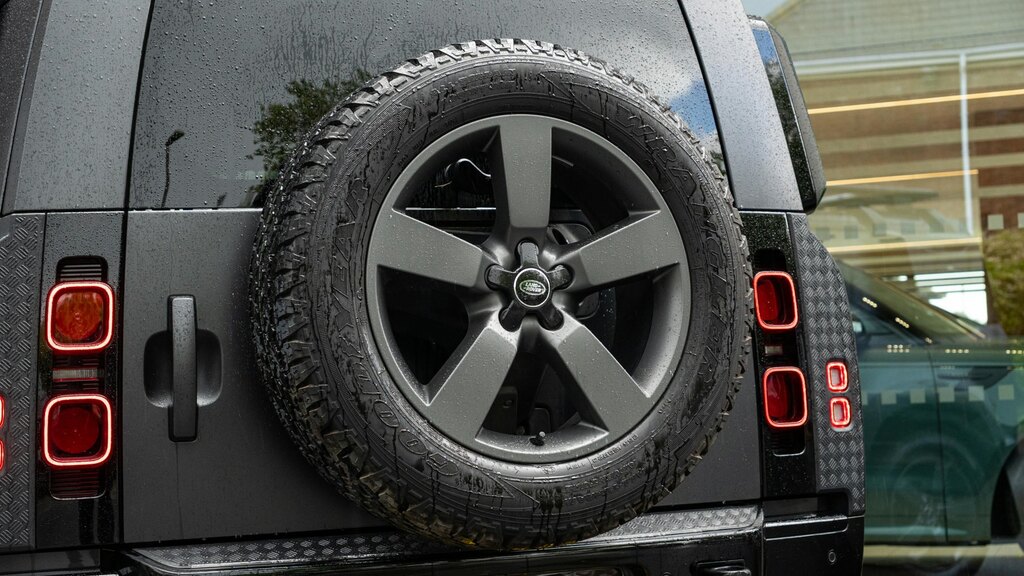 Land Rover Defender 90 X-dynamic Hse Grey #92