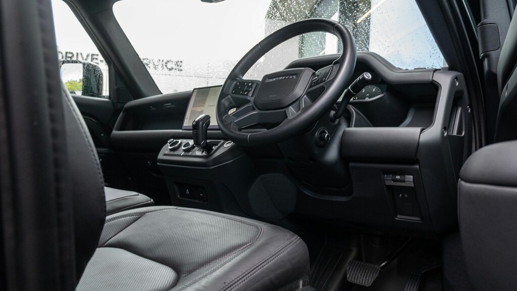 Land Rover Defender 90 X-dynamic Hse Grey #76