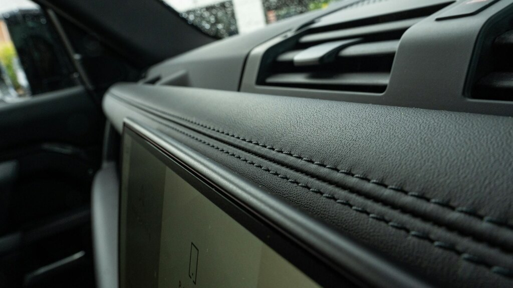 Land Rover Defender 90 X-dynamic Hse Grey #84