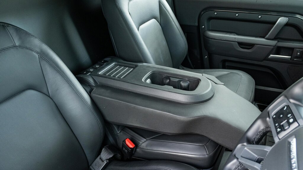 Land Rover Defender 90 X-dynamic Hse Grey #25