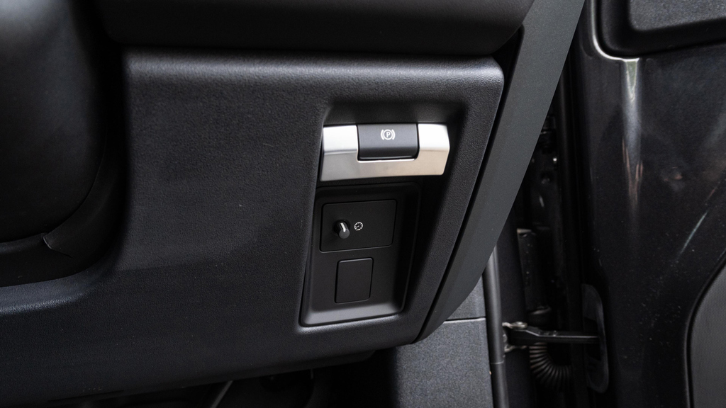 Land Rover Defender 90 X-dynamic Hse Grey #81