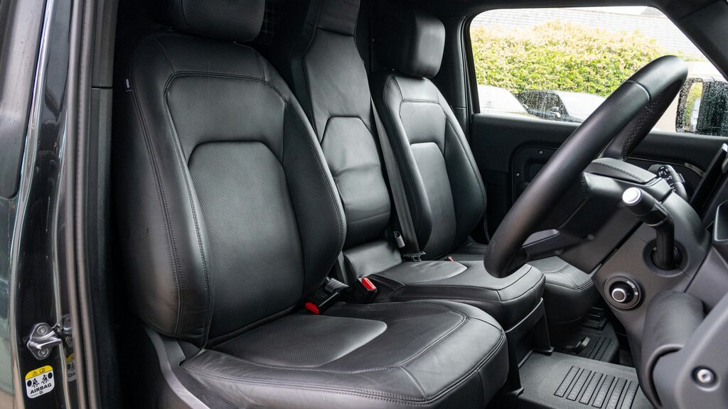 Land Rover Defender 90 X-dynamic Hse Grey #66