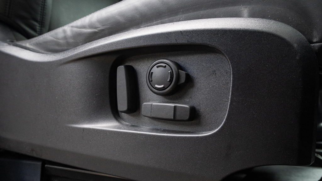 Land Rover Defender 90 X-dynamic Hse Grey #77