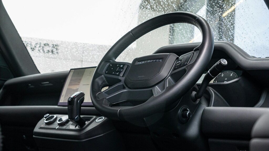 Land Rover Defender 90 X-dynamic Hse Grey #69
