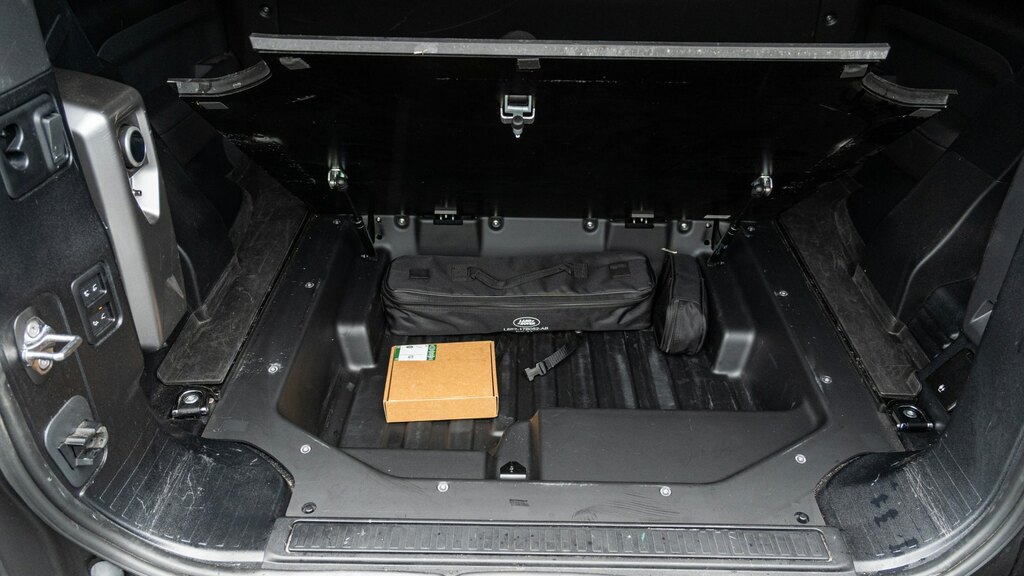 Land Rover Defender 90 X-dynamic Hse Grey #39