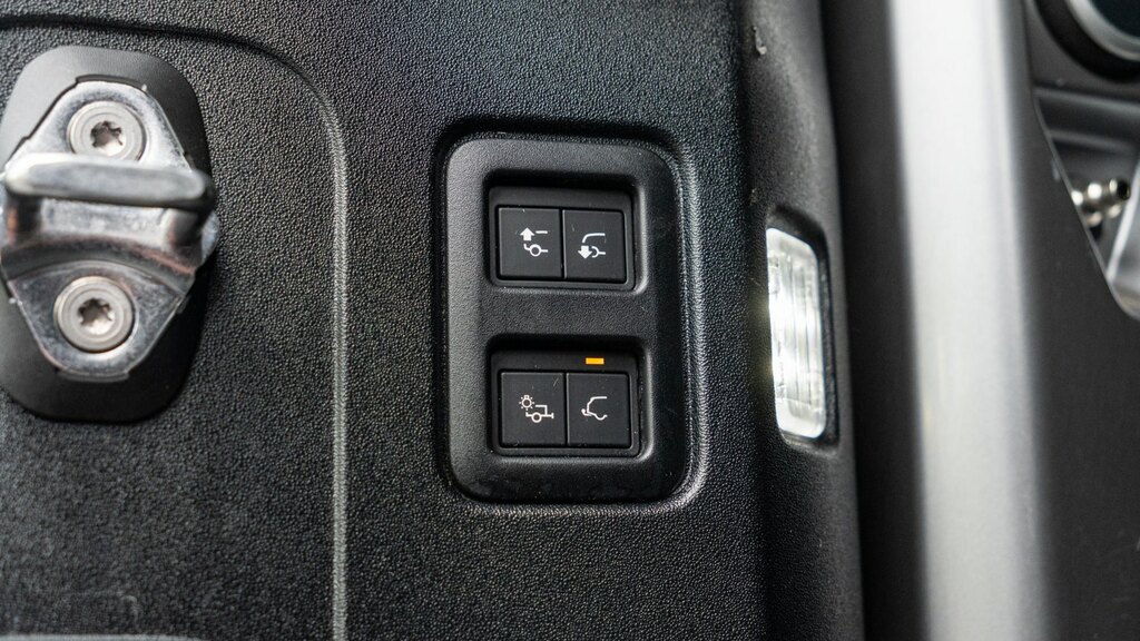 Land Rover Defender 90 X-dynamic Hse Grey #86