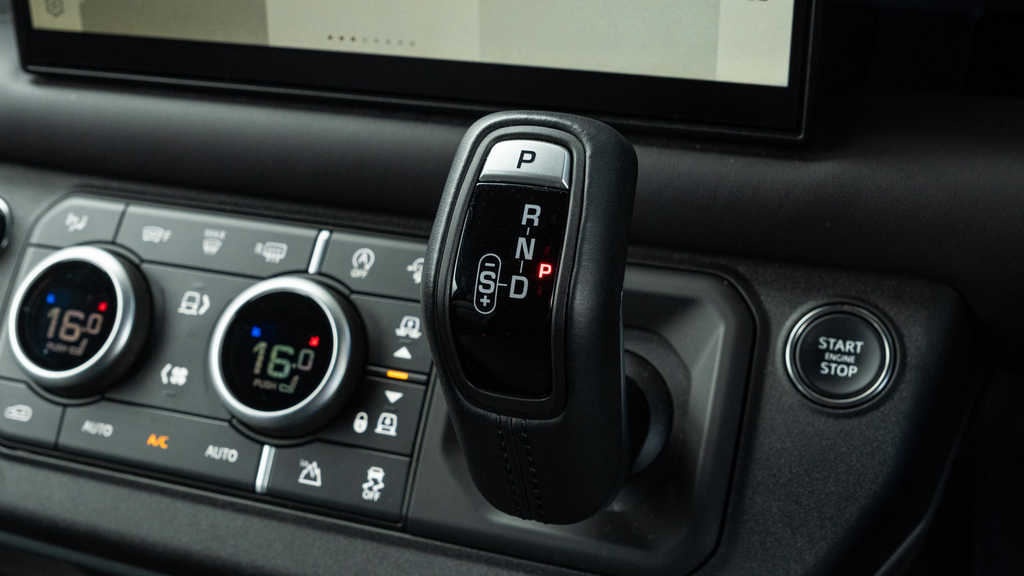 Land Rover Defender 90 X-dynamic Hse Grey #53