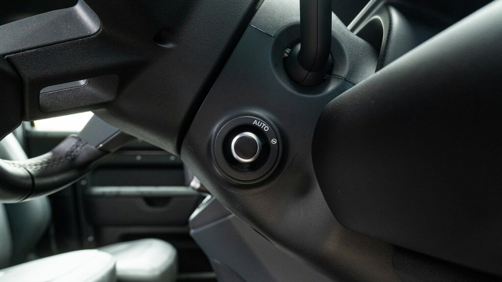 Land Rover Defender 90 X-dynamic Hse Grey #80