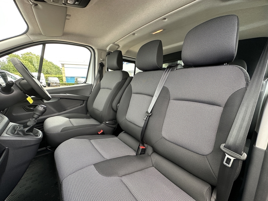 Renault Trafic Sl30 Blue Dci 130 Advance Safety Van White #37