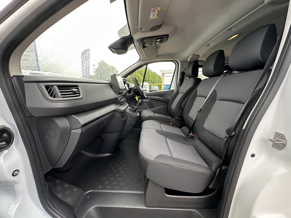 Renault Trafic Sl30 Blue Dci 130 Advance Safety Van White #33