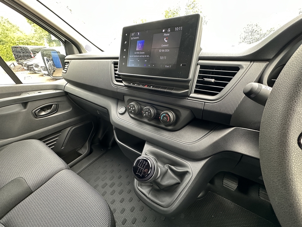 Renault Trafic Sl30 Blue Dci 130 Advance Safety Van White #38