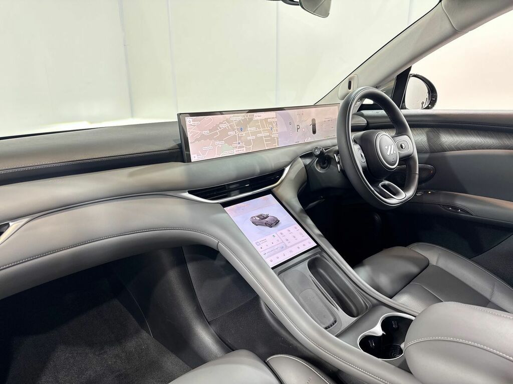 MG IM6 Launch Edition Awd 100Kwh White #28