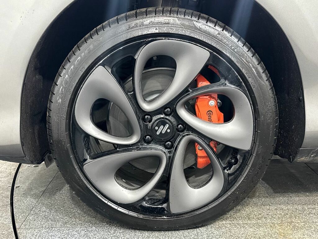 MG IM6 Launch Edition Awd 100Kwh White #54
