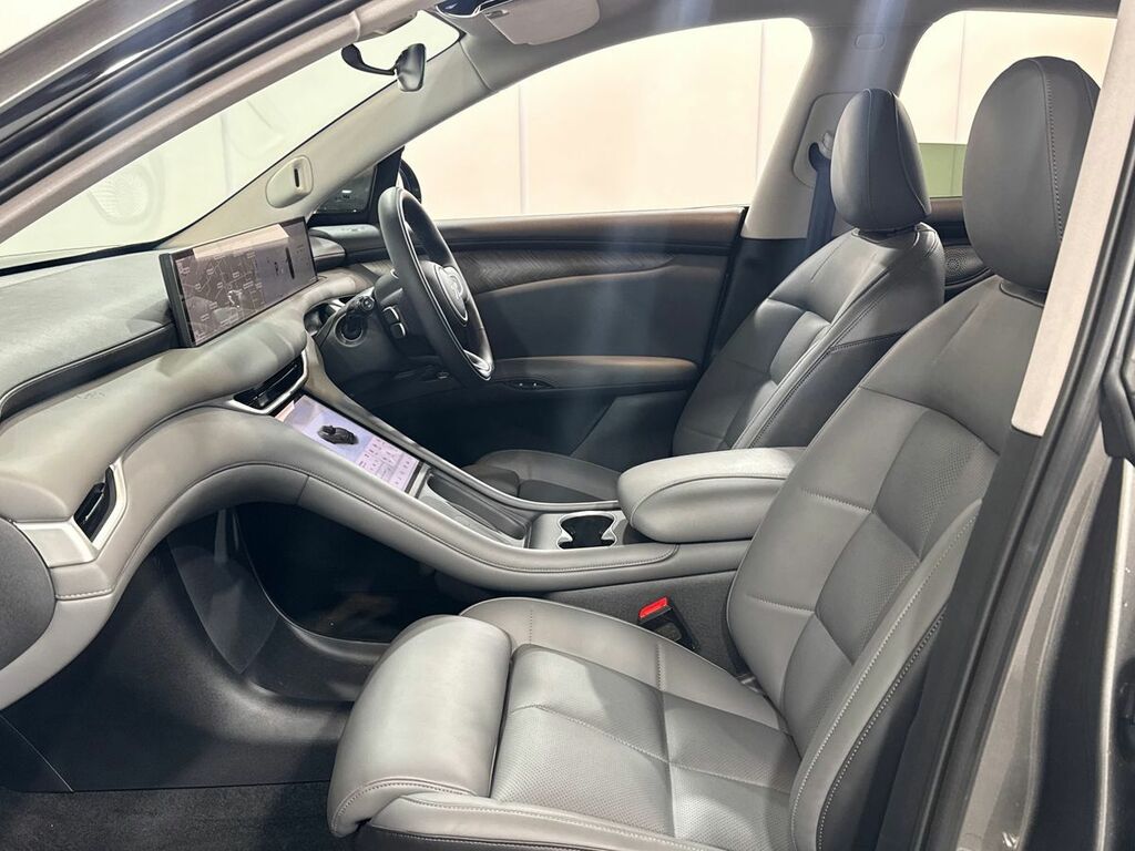 MG IM6 Launch Edition Awd 100Kwh White #29