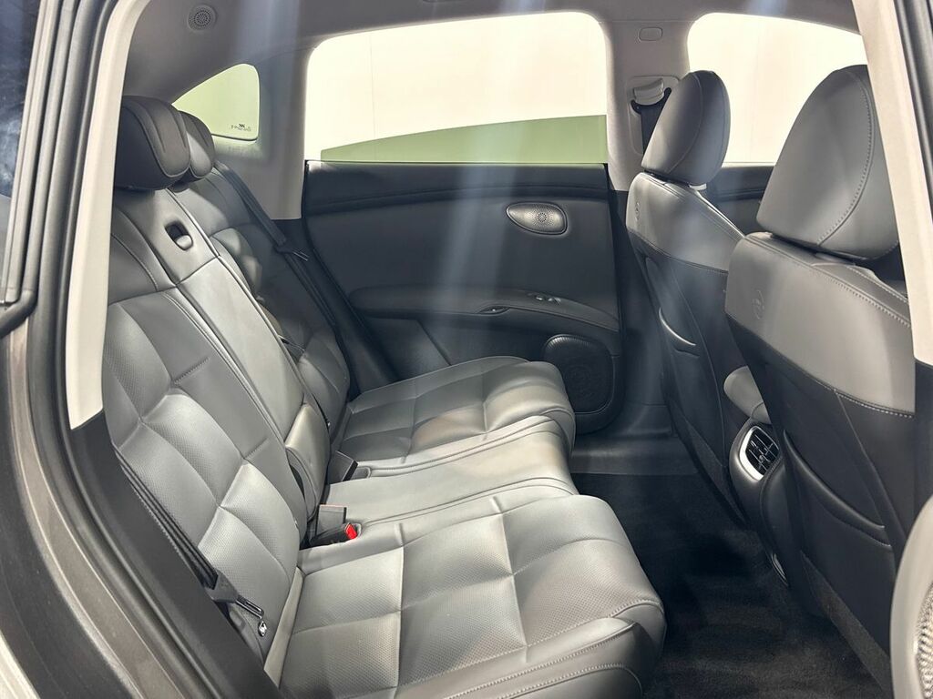 MG IM6 Launch Edition Awd 100Kwh White #23