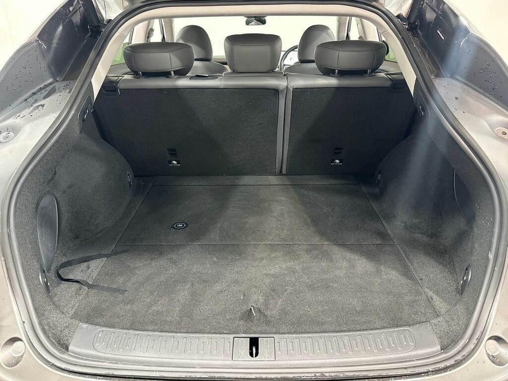 MG IM6 Launch Edition Awd 100Kwh White #20
