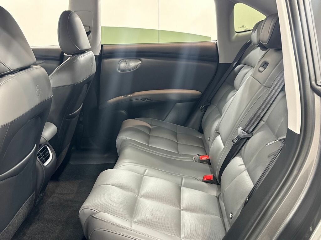MG IM6 Launch Edition Awd 100Kwh White #30