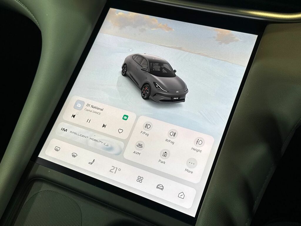 MG IM6 Launch Edition Awd 100Kwh White #47