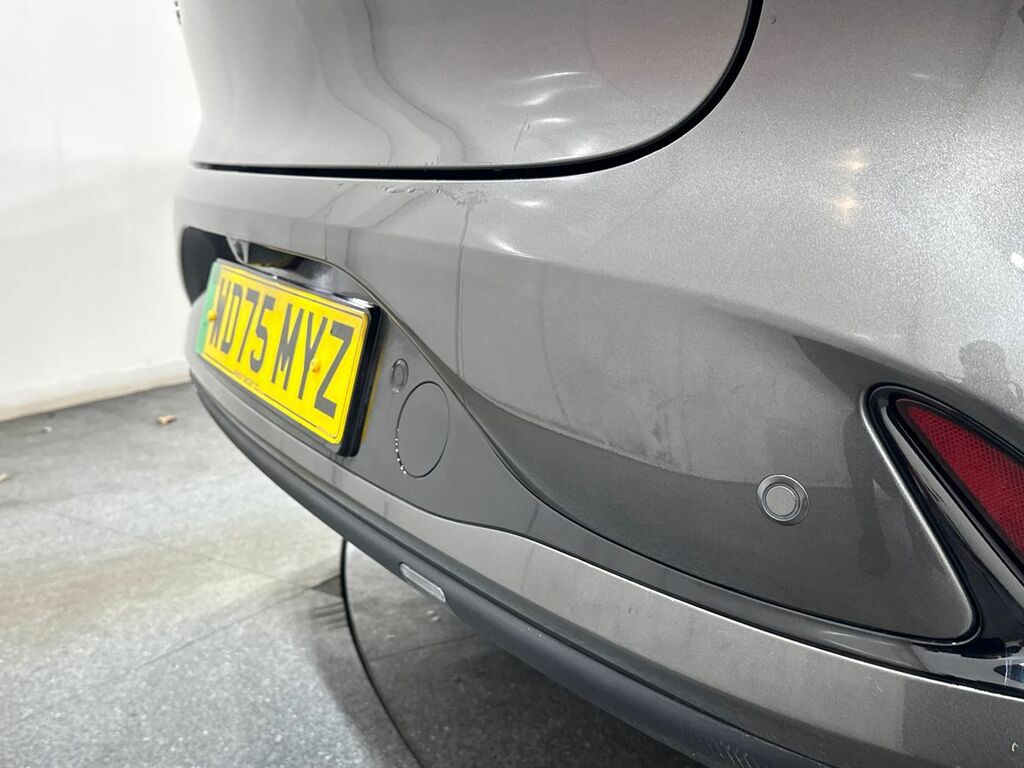 MG IM6 Launch Edition Awd 100Kwh White #18