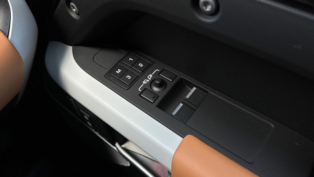 Land Rover Defender 90 Automatic Black #25
