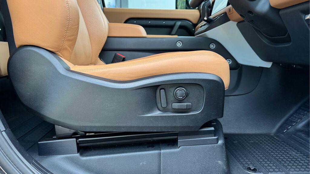 Land Rover Defender 90 Automatic Black #45