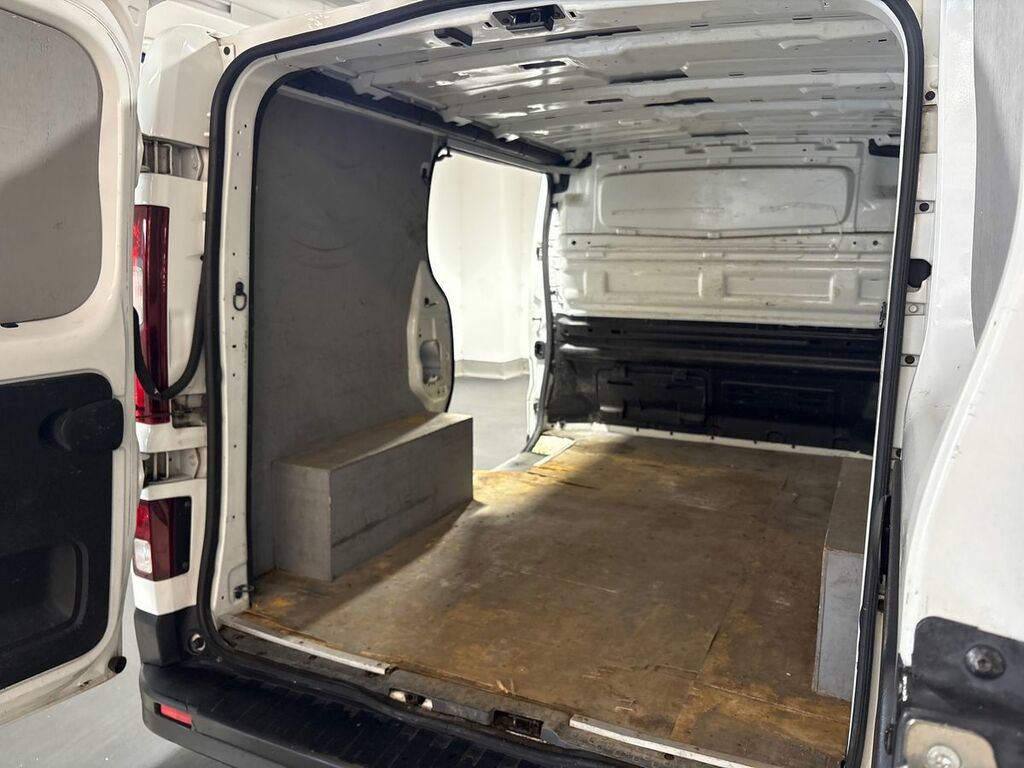Renault Trafic 1.6 Diesel Black #14