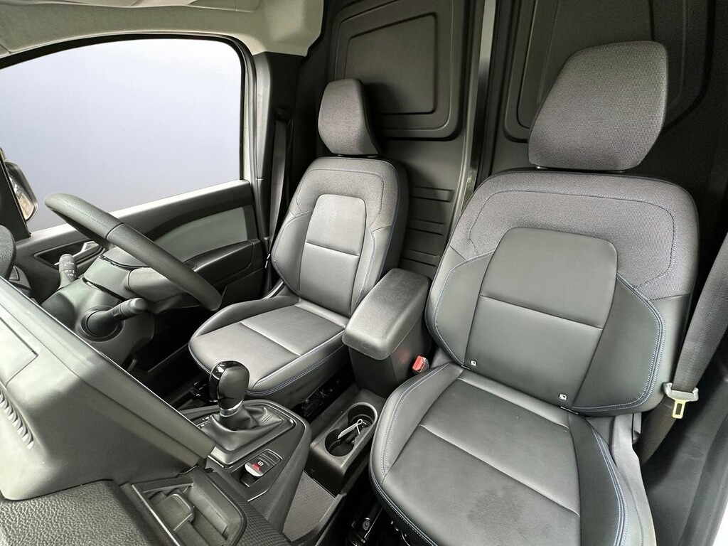 Nissan TOWNSTAR 90Kw Tekna Van 45Kwh White #4