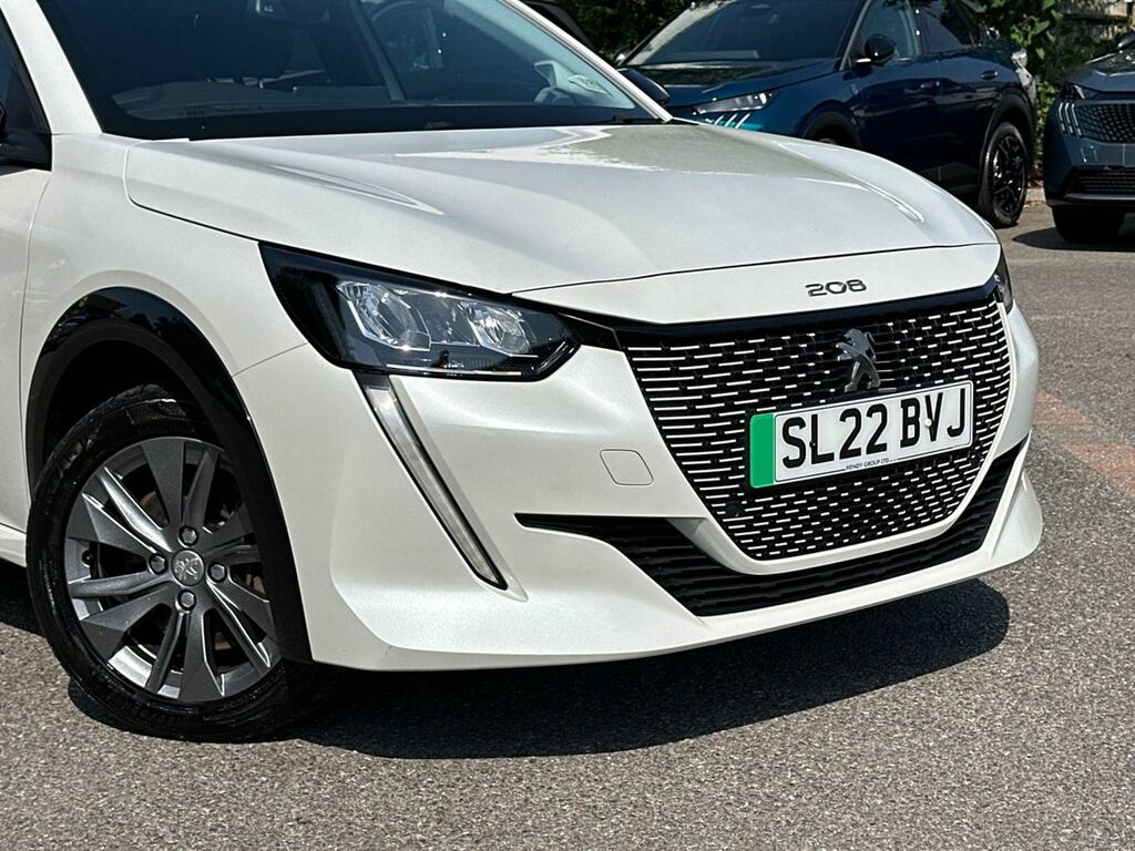 Peugeot e-208 100Kw Allure Premium 50Kwh White #3