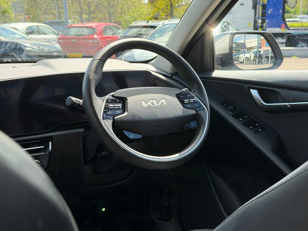 Kia e-Niro 64.8Kwh 2 MW25SXV Red #30