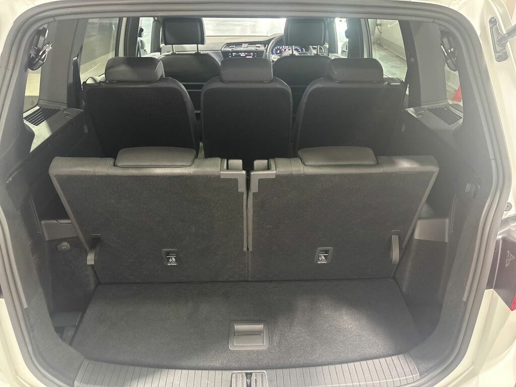 Volkswagen Touran 1.5 Tsi Evo R-line Dsg White #4