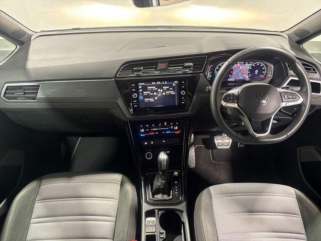 Volkswagen Touran 1.5 Tsi Evo R-line Dsg White #2