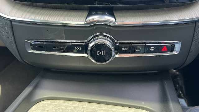 Volvo XC60 2L Inscription Expression White #36