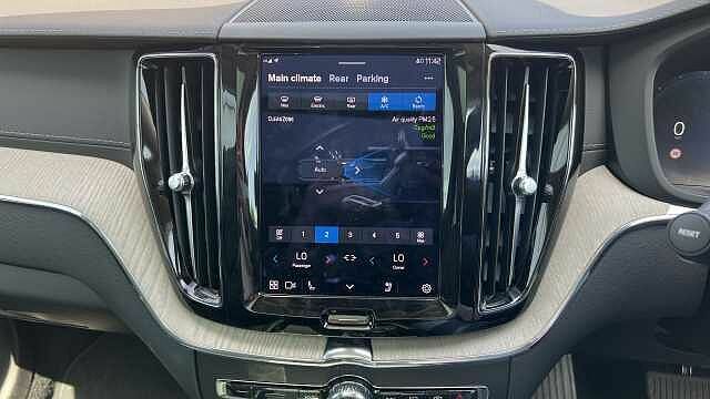 Volvo XC60 2L Inscription Expression White #29